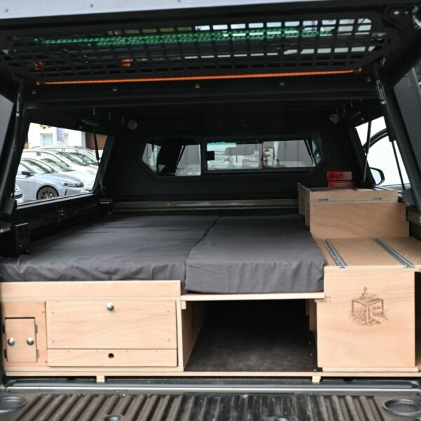Ma Malle d'Enfer- transformez votre voiture de tout les jours en van aménagé - aménagement fourgon- amenagement complet toyota hilux